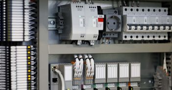 CLP: O que é, como funciona e importância na automação Controlador Lógico Programável